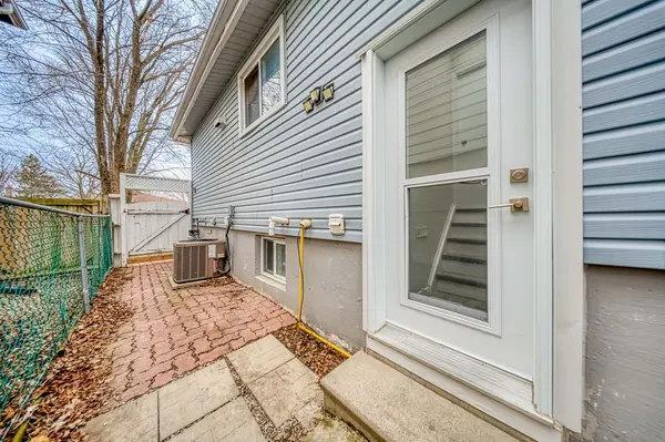 871 Liverpool RD #Lower, Pickering, ON L1W 1S3