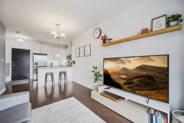 15277 Yonge ST #602A, Aurora, ON L4G 1N6