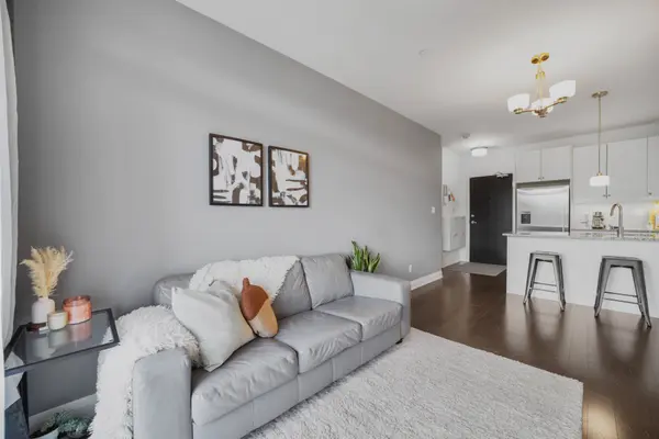 15277 Yonge ST #602A, Aurora, ON L4G 1N6