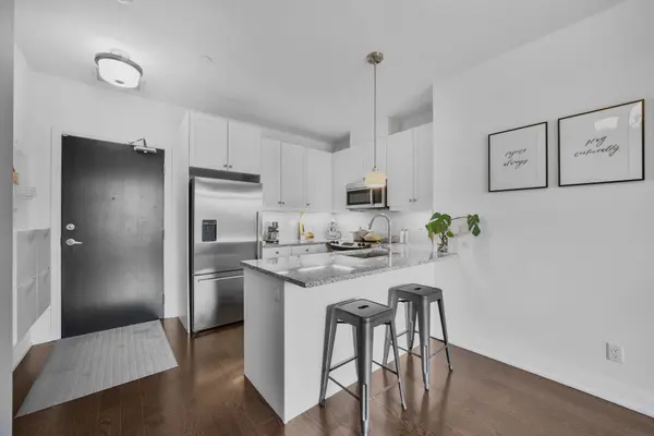 15277 Yonge ST #602A, Aurora, ON L4G 1N6