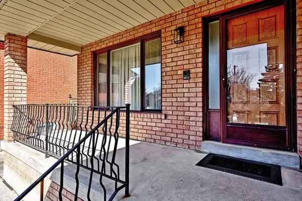 45 Royal Garden BLVD, Vaughan, ON L4L 7C4