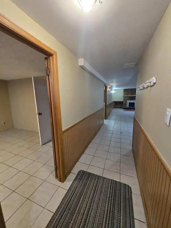 14 Richardson DR #B, Aurora, ON L4G 1Z1