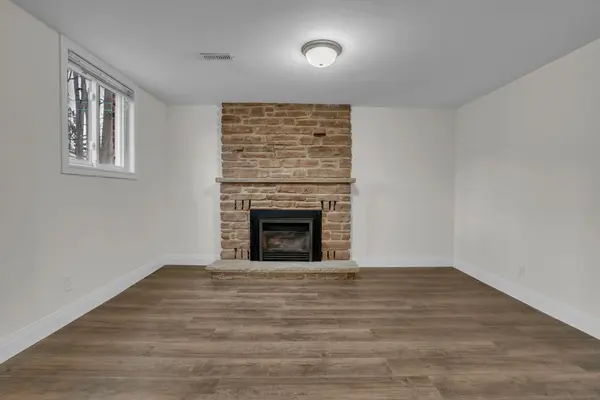 124 Springdale DR #Basement, Barrie, ON L4M 4Y2