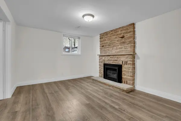 124 Springdale DR #Basement, Barrie, ON L4M 4Y2