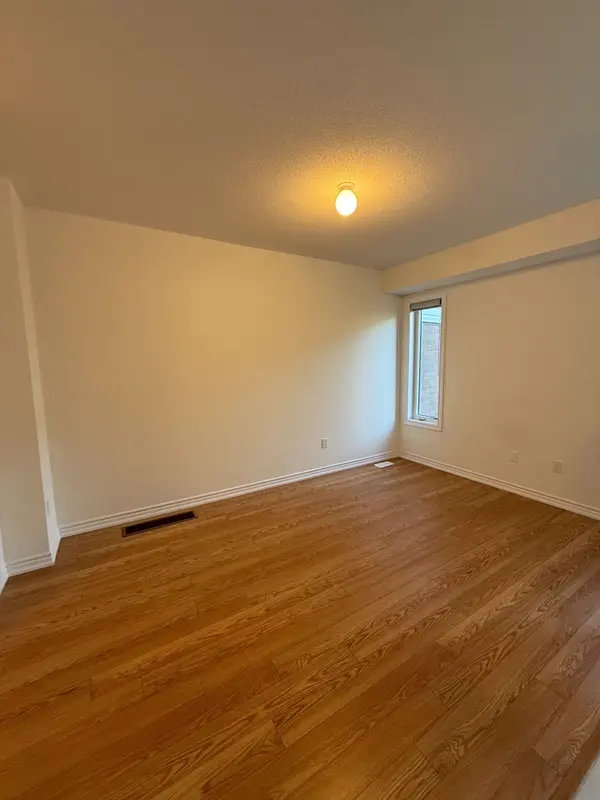 39 Tamworth TER, Barrie, ON L9S 2Z8