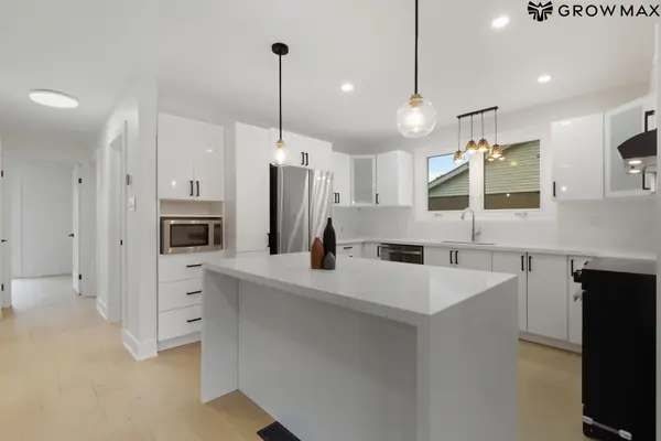 1328 Bunnell DR, Burlington, ON L7P 2E1