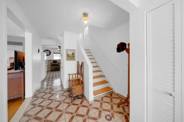 75 St Lucie DR, Toronto W05, ON M9M 1T1