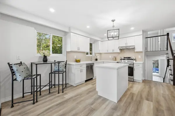 2344 Glastonbury RD, Burlington, ON L7P 3Y3