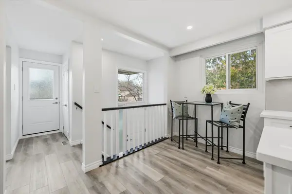 2344 Glastonbury RD, Burlington, ON L7P 3Y3