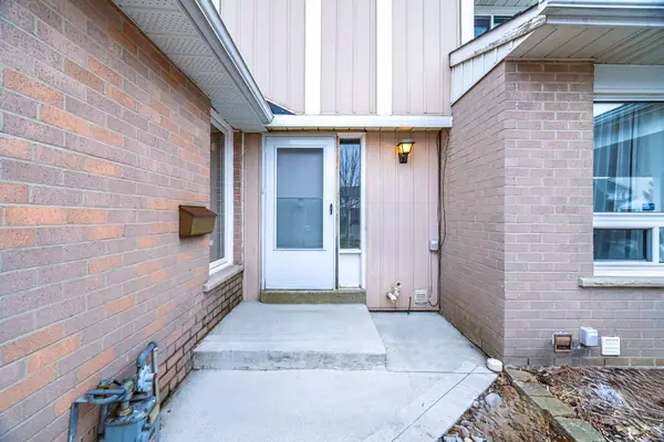 62 Elmvale AVE, Brampton, ON L6Z 1A5