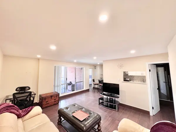 3025 the credit woodlands N/A #233, Mississauga, ON L5C 2V3