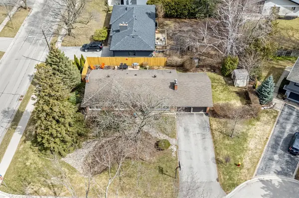 319 South CT S, Burlington, ON L7N 1S8