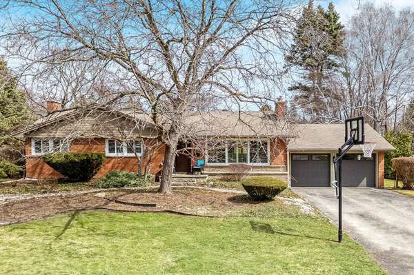 319 South CT S, Burlington, ON L7N 1S8