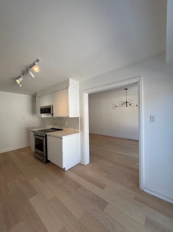 851 Sweetwater CRES, Mississauga, ON L5H 4A7