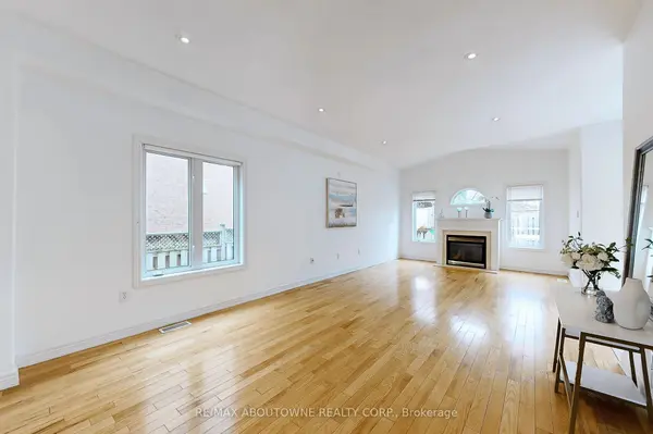 2457 Hilda DR, Oakville, ON L6H 7N5