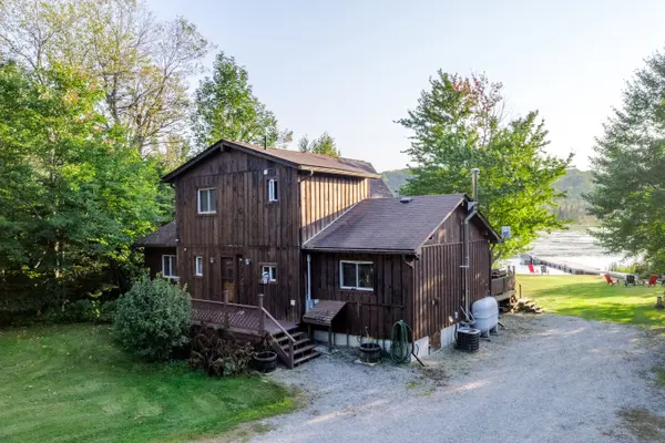 152A Paradise Landing RD, Hastings Highlands, ON K0L 2S0