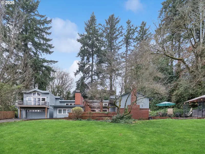 8401 SW CANYON LN, Portland, OR 97225