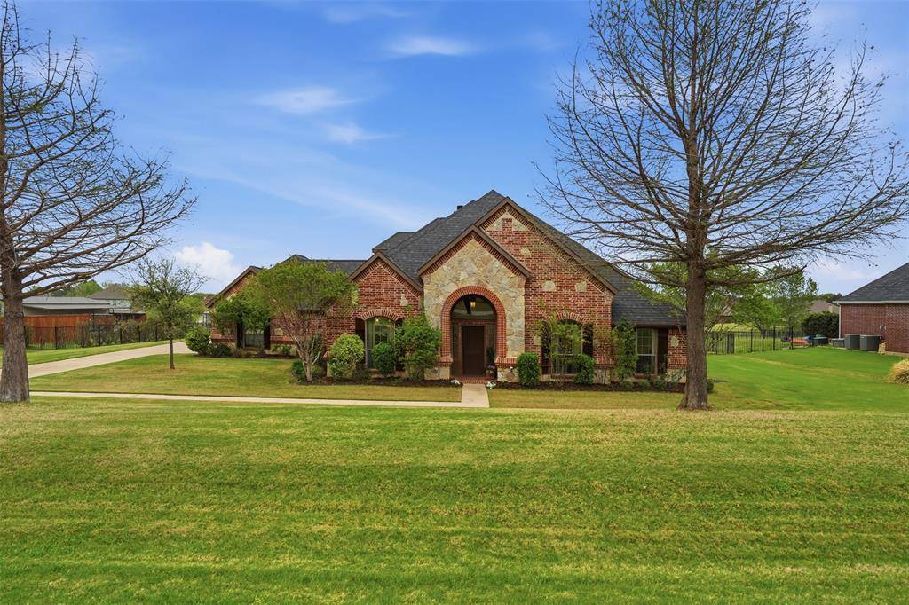 217 Silver Rose Boulevard, Burleson, TX 76028