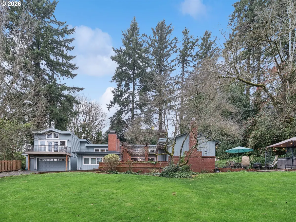 8401 SW CANYON LN, Portland, OR 97225