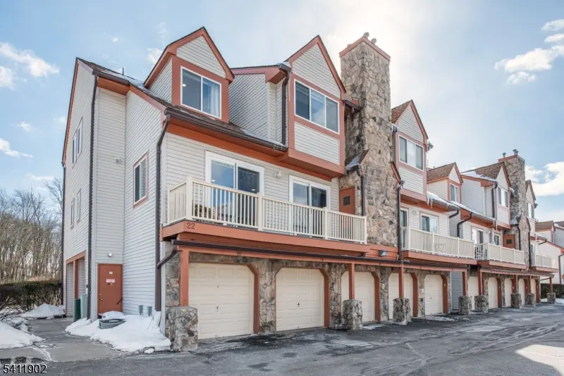 56 Woods Edge Dr, Roxbury Twp., NJ 07876