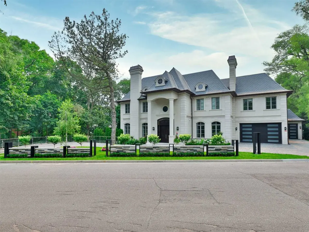 382 Old Yonge ST, Toronto C12, ON M2P 1R4