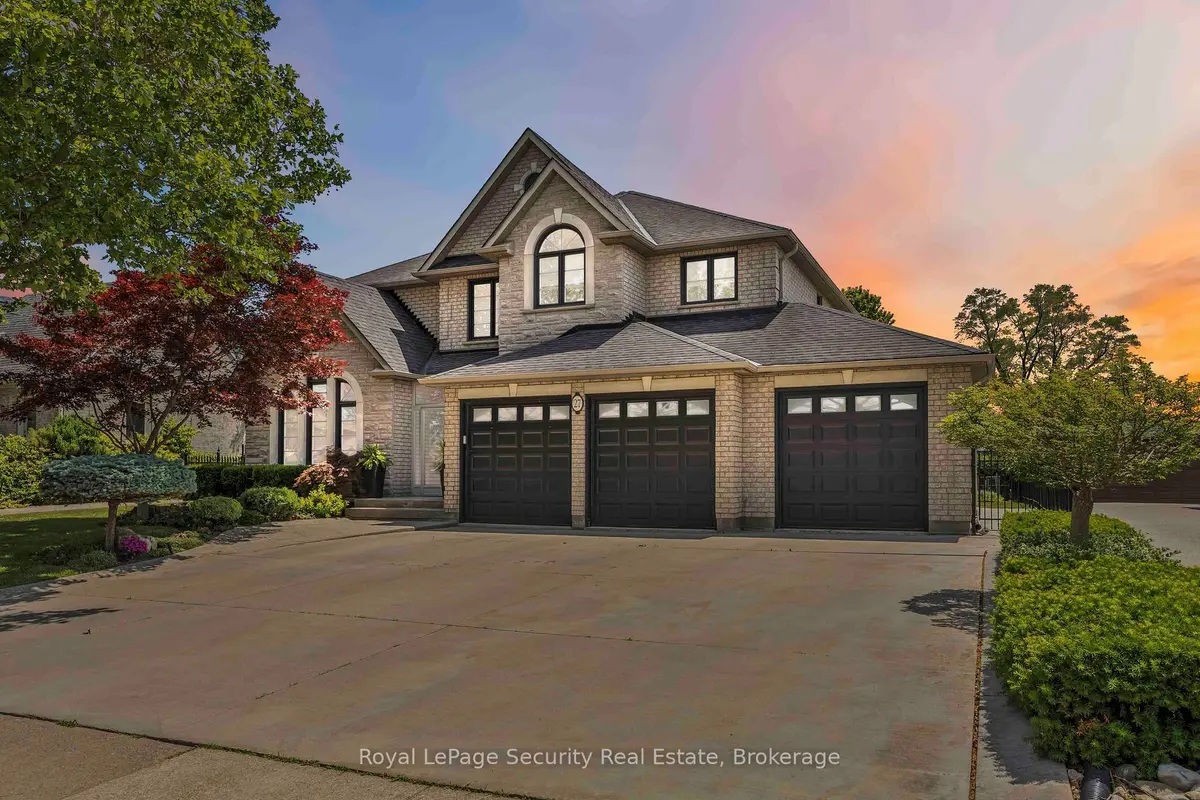 27 Gaydon AVE, Toronto W05, ON M9M 1G6