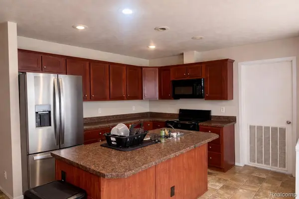 165 S Opdyke RD, Auburn Hills, MI 48326