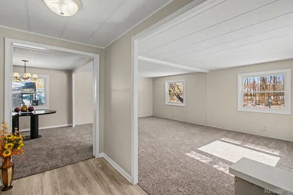 786 Red Oaks DR, Genoa Township, MI 48843