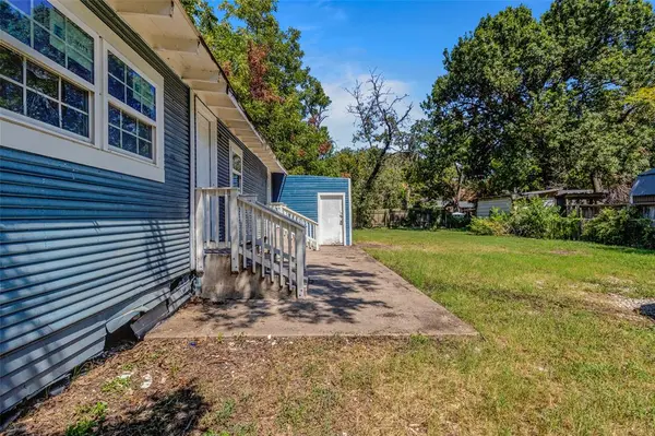 902 N Frances Street, Terrell, TX 75160