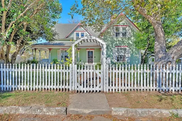 515 Hackberry Street, Clifton, TX 76634