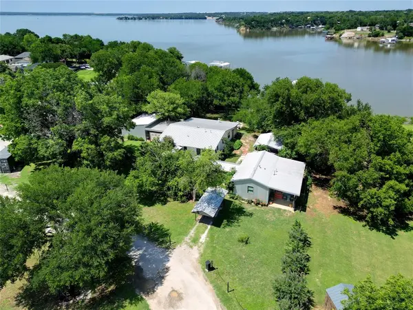 302 Collum Drive, Lake Bridgeport, TX 76426