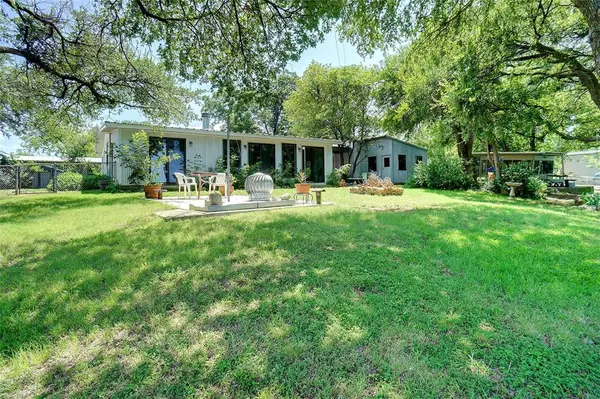 302 Collum Drive, Lake Bridgeport, TX 76426