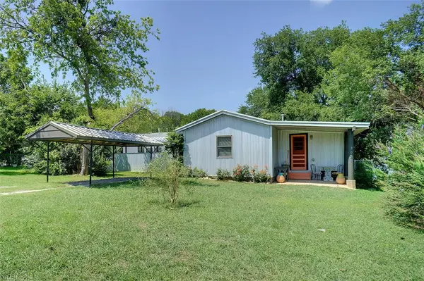 302 Collum Drive, Lake Bridgeport, TX 76426