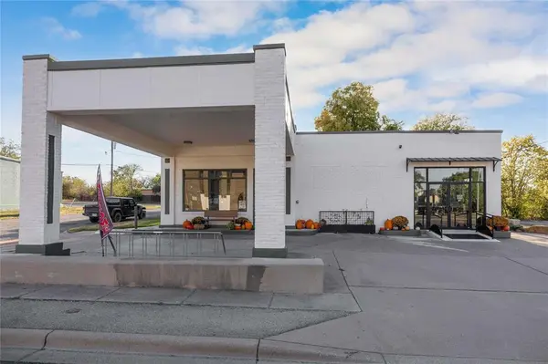 1017 Austin Avenue, Brownwood, TX 76801