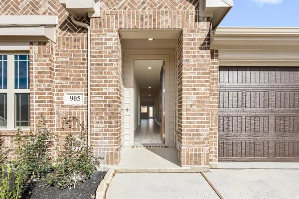 905 Kingbird Lane, Alvarado, TX 76009