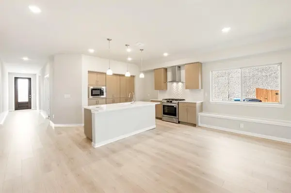 905 Kingbird Lane, Alvarado, TX 76009