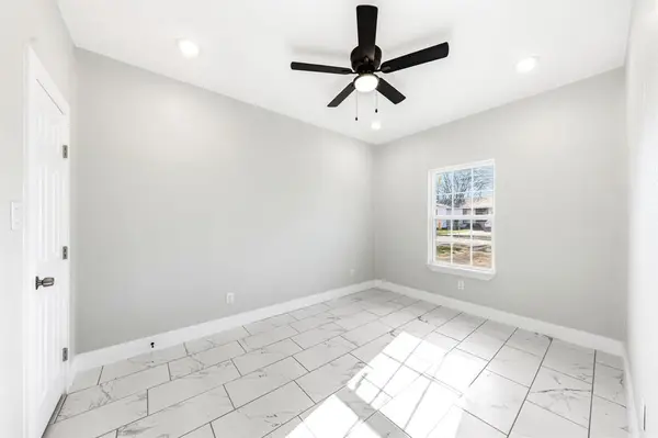 1202 N Breckenridge Street, Ennis, TX 75119