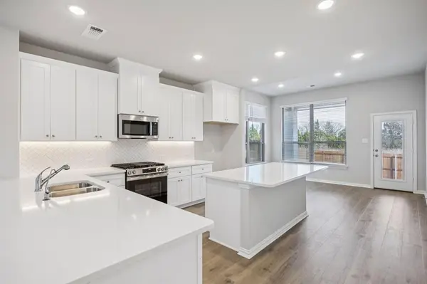 4005 Allred Drive, Heartland, TX 75114