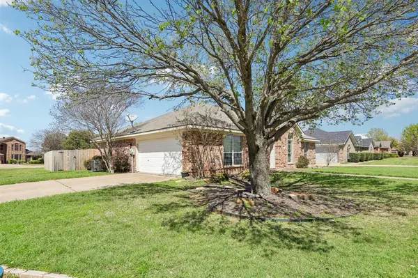 1325 Lake Shore Drive, Crowley, TX 76036