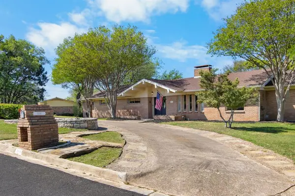 1016 Hummingbird Lane, Woodway, TX 76712