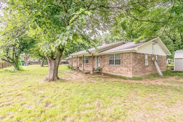 904 SHERMAN Street, Tioga, TX 76271