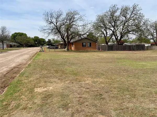 1419 Landon Street, Stamford, TX 79553
