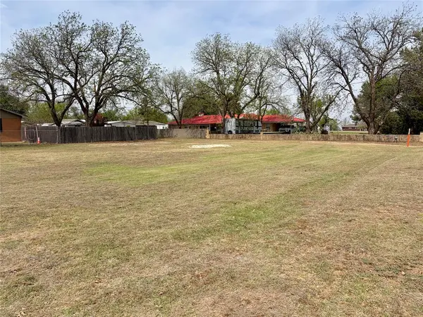 1419 Landon Street, Stamford, TX 79553