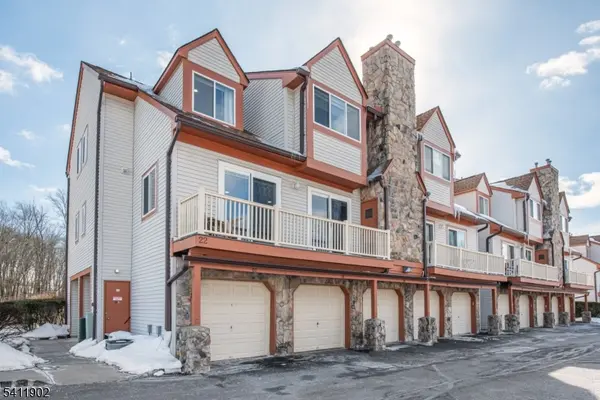 56 Woods Edge Dr, Roxbury Twp., NJ 07876