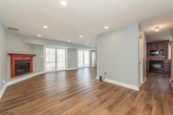 56 Woods Edge Dr, Roxbury Twp., NJ 07876