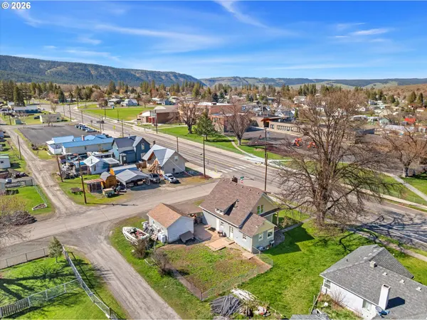 206 W 1ST ST, Wallowa, OR 97885