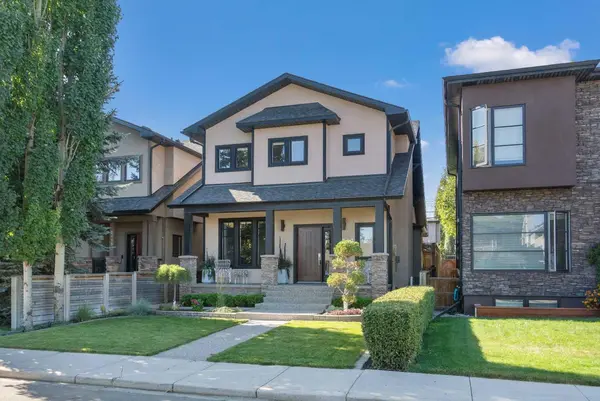 2411 31 ST SW, Calgary, AB T3E 2N6