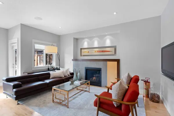 2411 31 ST SW, Calgary, AB T3E 2N6