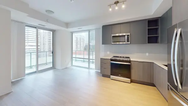 50 Dunfield AVE #817, Toronto C10, ON M4S 0E4