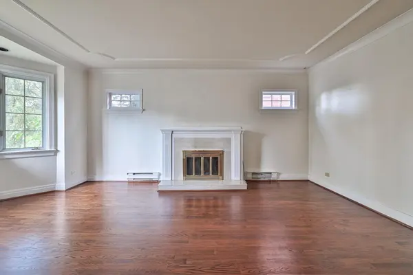 5 Apsley RD, Toronto C04, ON M5M 2X7